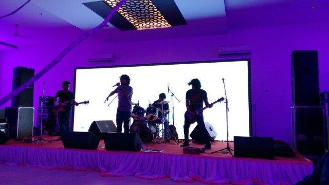 famous live band surat
